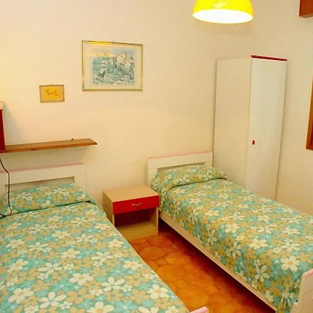 Three Flat With Wi-fi And Private Parking Space 100mt From Lignano Apartment